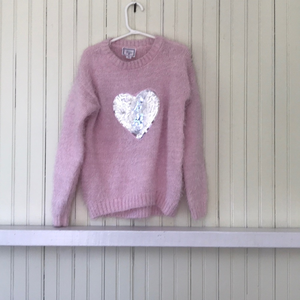 Cute pink sweatshirt I don’t know what brand